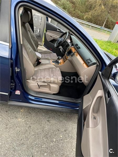 Usado VW Passat Highline 140 CV (102 kW) 2006 Azul Familiar