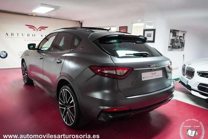 Usado Maserati Levante 580 CV (426 kW) 2020 Gris / plata SUV