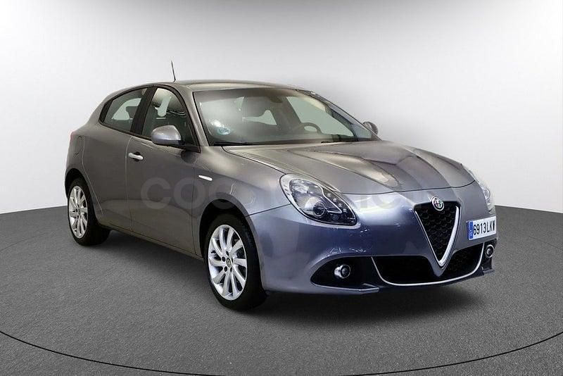 Usado Alfa Romeo Giulietta 120 CV (88 kW) 2020 Gris / plata Utilitario