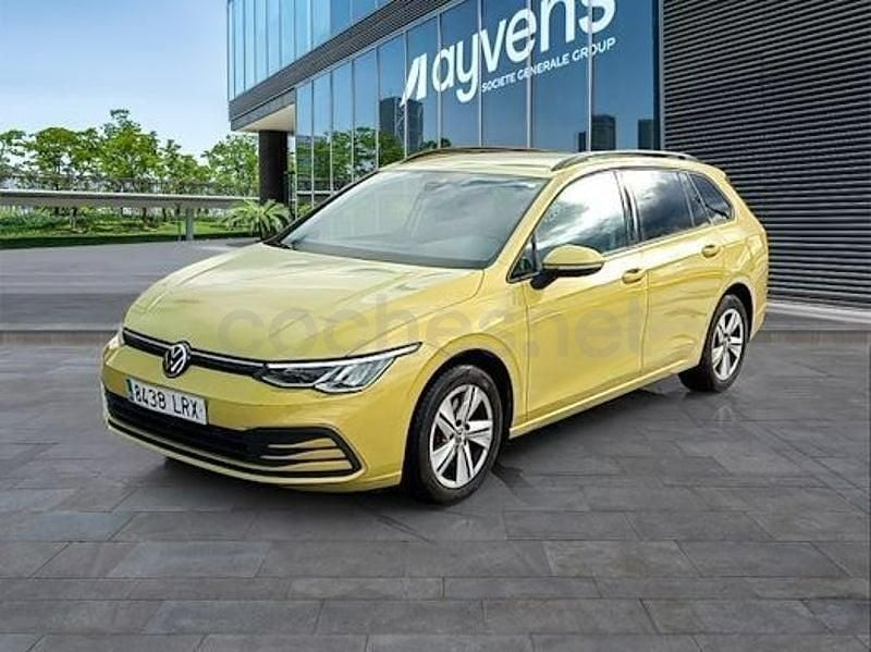 Usado VW Golf VIII Life 115 CV (84 kW) 2021 Amarillo Familiar