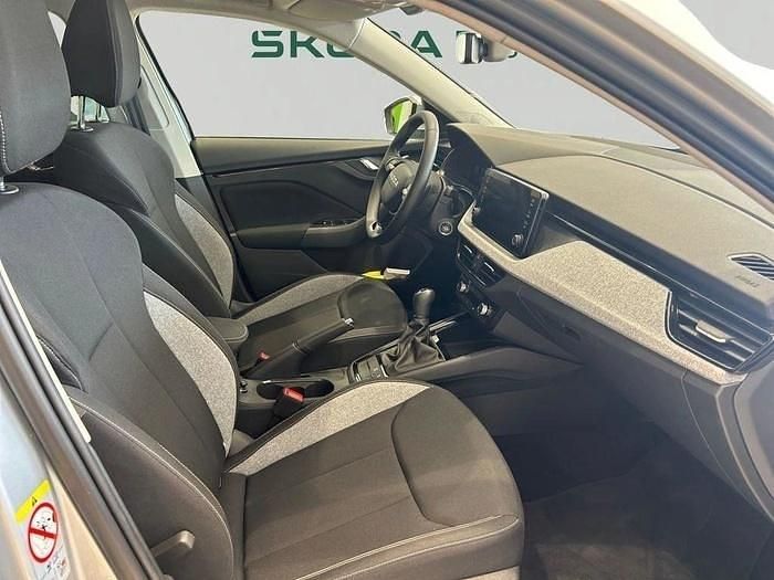 Usado Skoda Kamiq Selection 115 CV (84 kW) 2025 Gris plata SUV