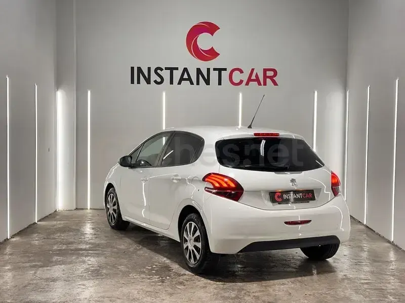 Usado Peugeot 208 Active 75 CV (55 kW) 2018 Blanco Utilitario