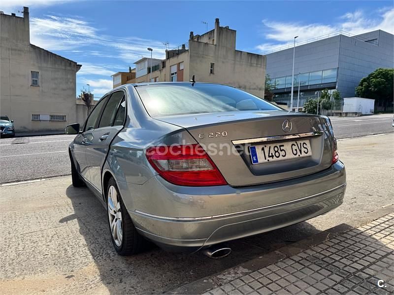 Usado Mercedes C220 Avantgarde 170 CV (125 kW) 2010 Gris / plata Berlina