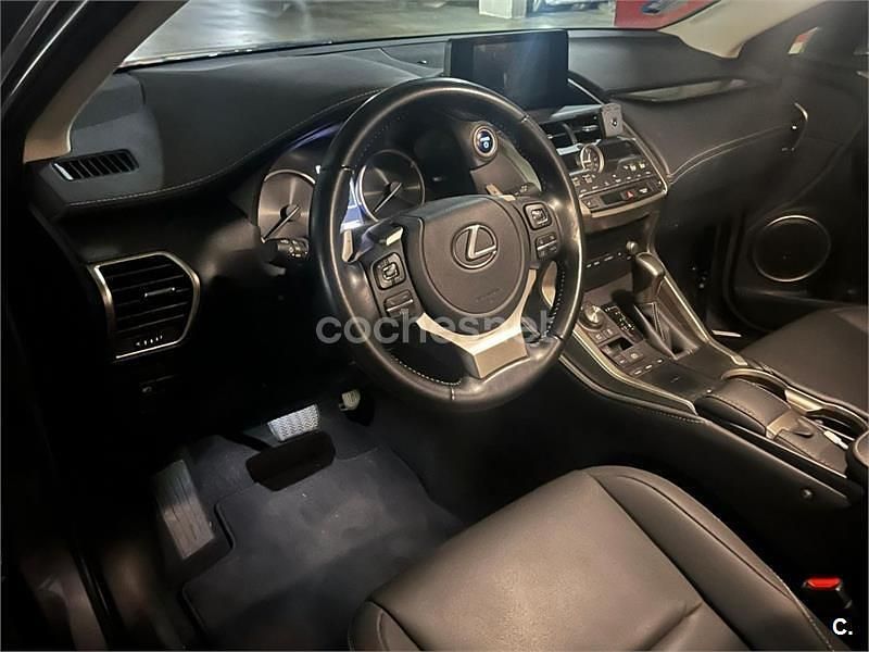 Usado Lexus NX300h 197 CV (144 kW) 2021 Gris / plata SUV
