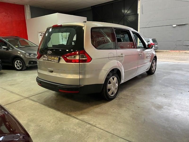 Usado Ford Galaxy Trend 140 CV (102 kW) 2013 Gris / plata Monovolumen