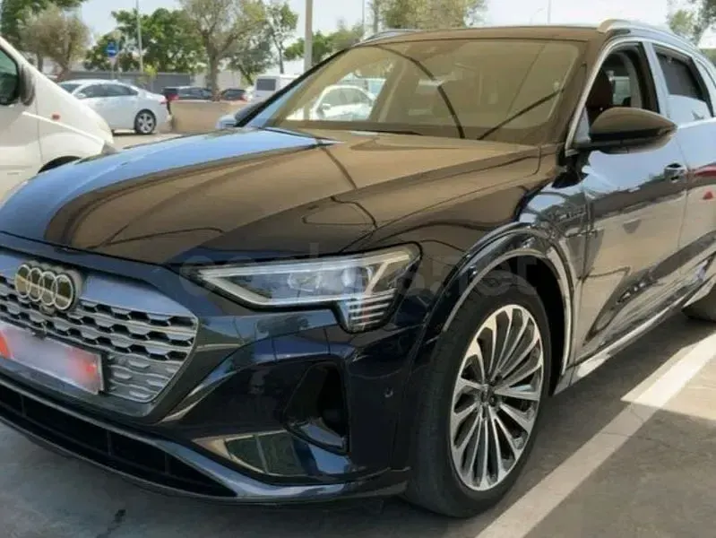 Usado Audi Q8 Sportback e-tron Advanced Plus 250 kW (340 CV) 2023 Eléctrico SUV
