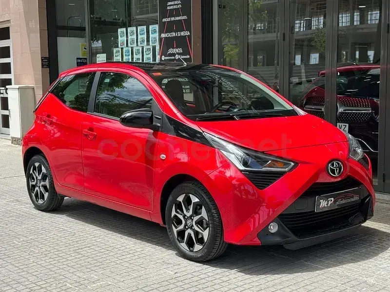 Usado Toyota Aygo X-play 72 CV (52 kW) 2019 Rojo Utilitario