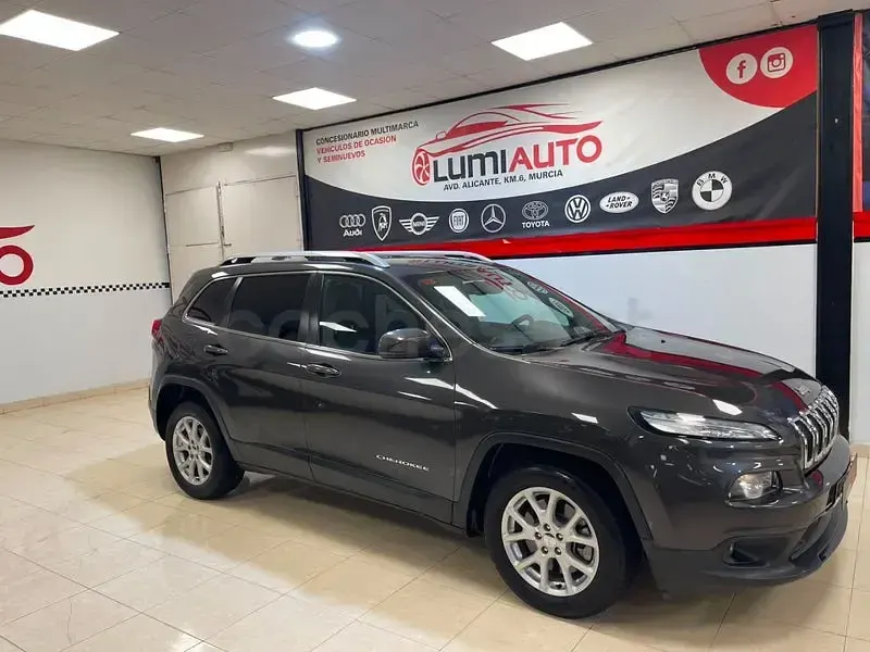 Usado Jeep Cherokee Longitude 140 CV (102 kW) 2015 Gris / plata SUV