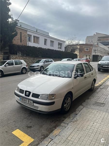 Usado Seat Cordoba Stella 68 CV (50 kW) 2001 Blanco Berlina