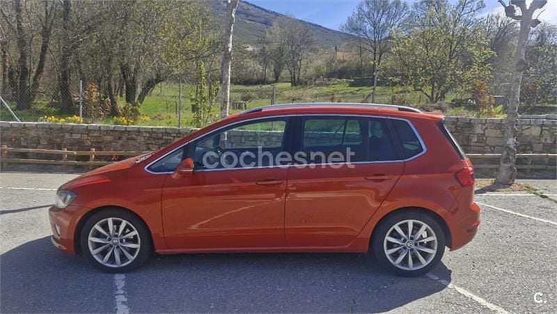 Usado VW Golf Sportsvan Advance 110 CV (80 kW) 2017 Naranja Monovolumen