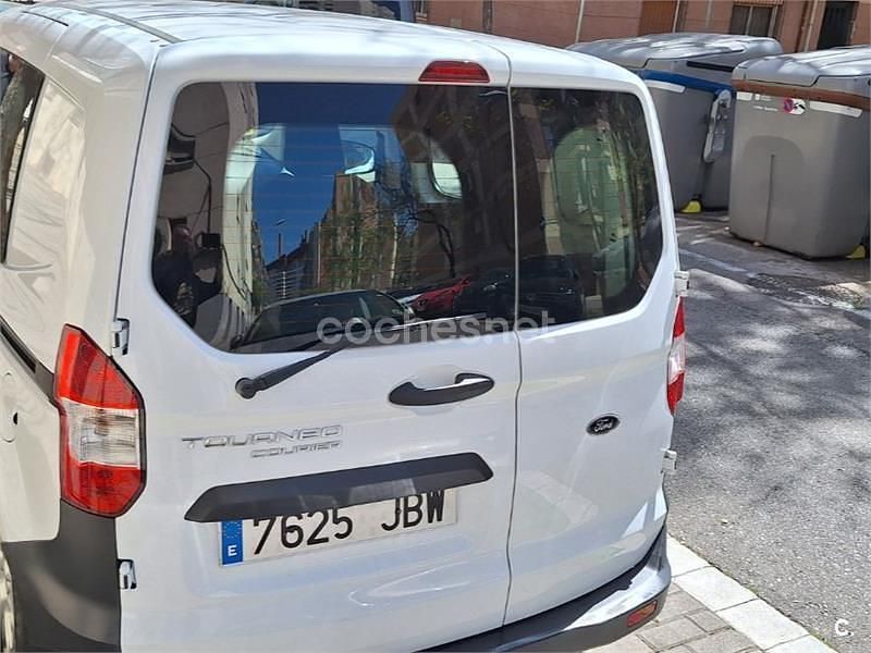 Usado Ford Tourneo Courier Ambiente 95 CV (69 kW) 2014 Blanco Monovolumen