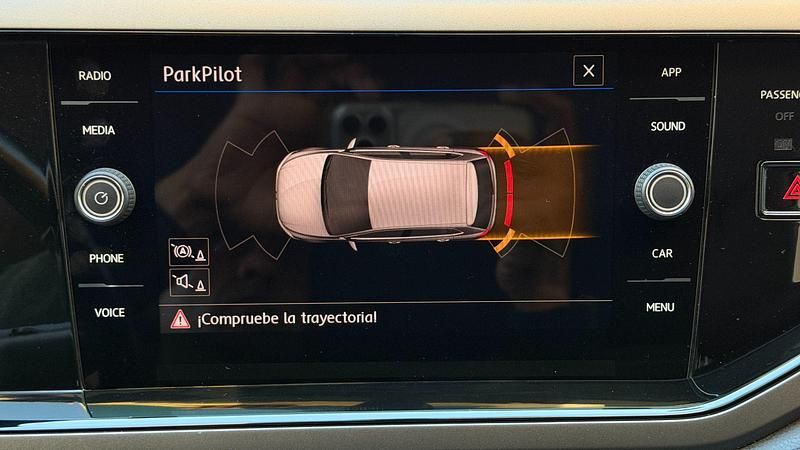 Usado VW Polo Advance 95 CV (69 kW) 2018 Gris