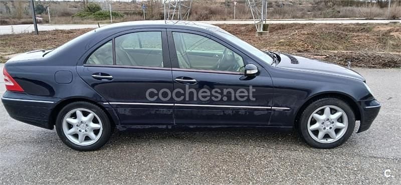 Usado Mercedes C320 Elegance 218 CV (160 kW) 2003 Azul Berlina