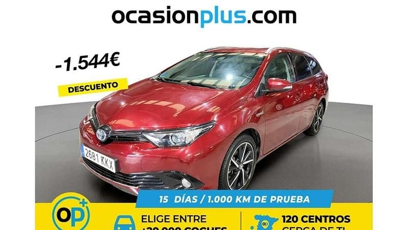 Usado Toyota Auris Touring Sports 116 CV (85 kW) 2018 Rojo Familiar