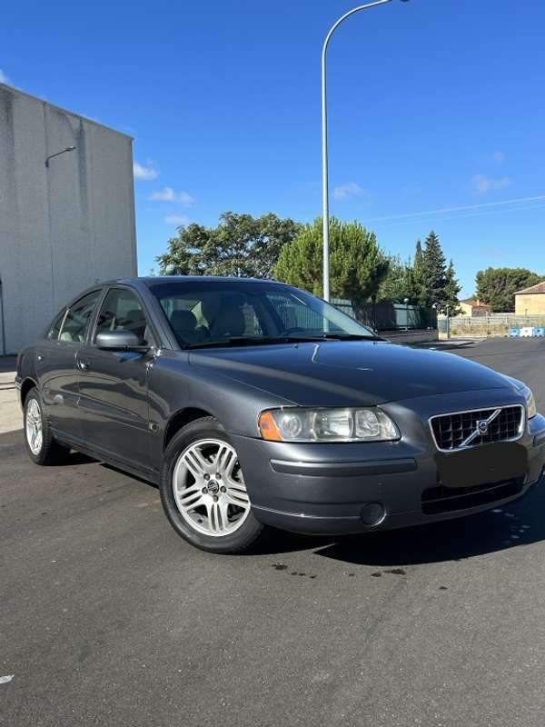 Usado Volvo S60 163 CV (119 kW) 2004 Gris Berlina