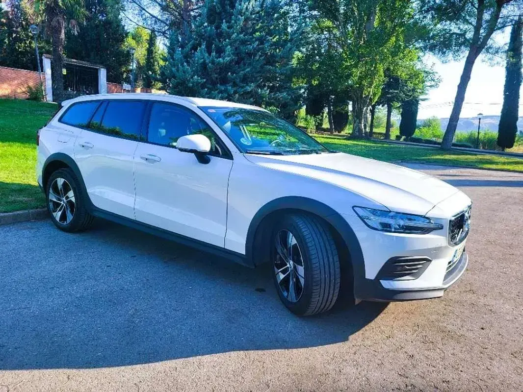 Usado Volvo V60 CC Pro 197 CV (144 kW) 2021 Blanco Familiar