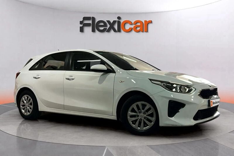 Blanco Usado 2019 Kia Ceed Launch Edition Berlina | 11.890 € (Buen precio) - Imagen 1/4