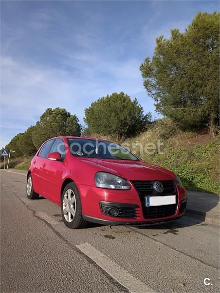 Usado VW Golf V Highline 140 CV (102 kW) 2007 Rojo Berlina