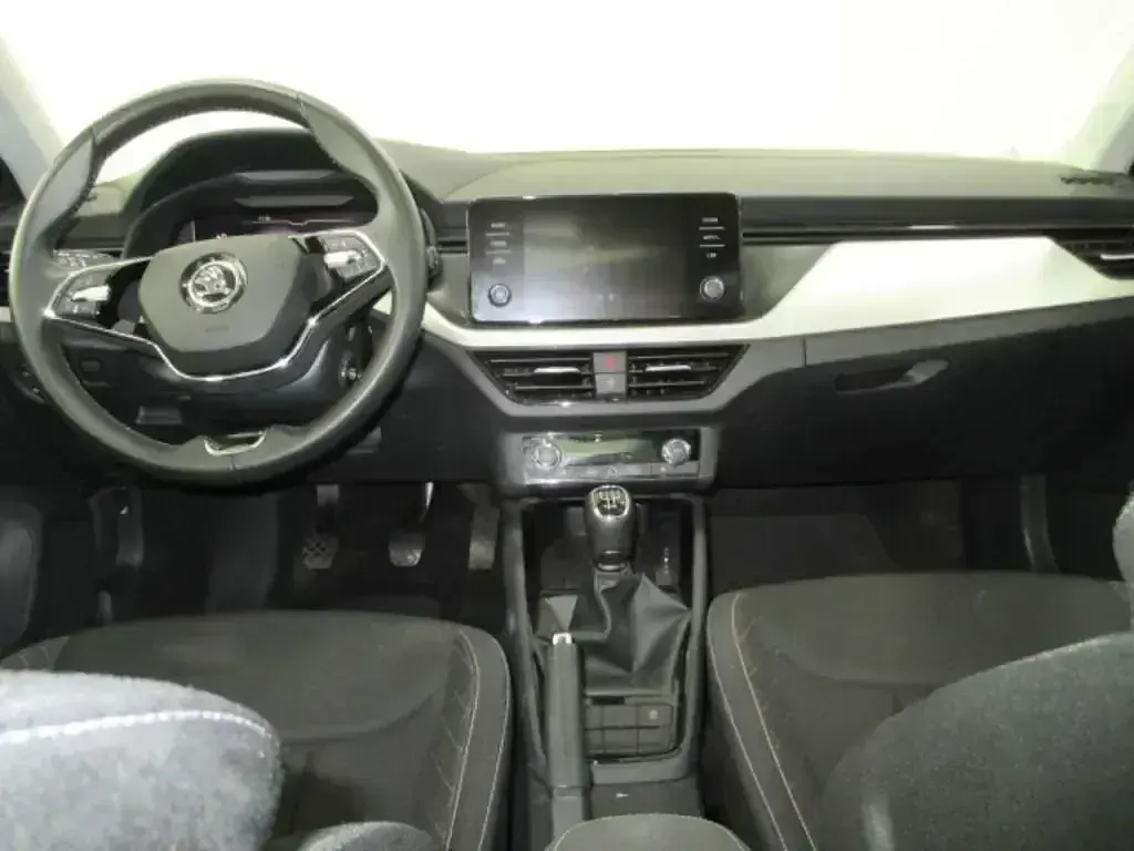 Usado Skoda Scala Selection 95 CV (69 kW) 2023 Azul Utilitario