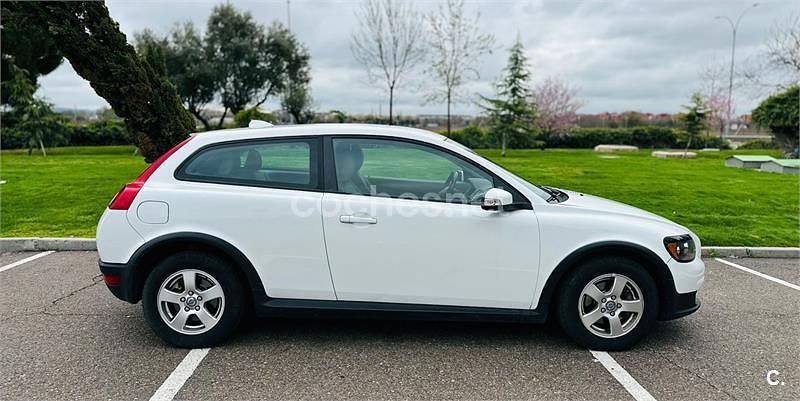 Usado Volvo C30 Summum 109 CV (80 kW) 2007 Blanco Utilitario
