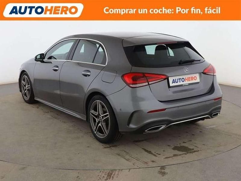 Usado Mercedes A180 AMG line 136 CV (100 kW) 2020 Gris Berlina