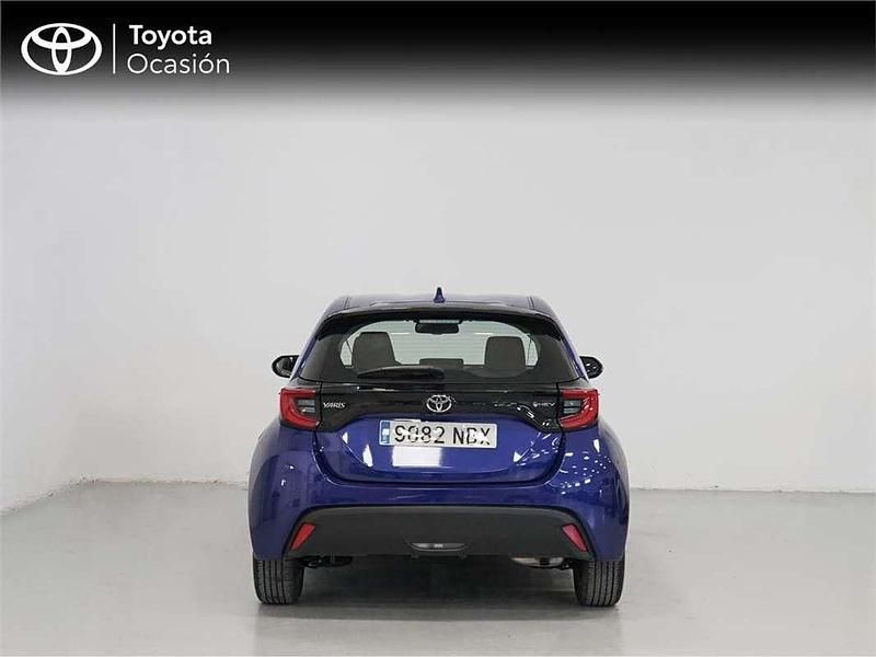 Usado Toyota Yaris Hybrid Active 116 CV (85 kW) 2025 Azul Monovolumen