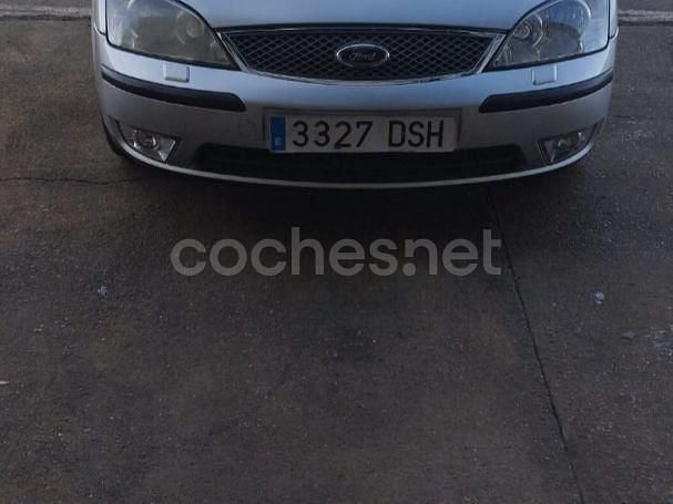 Usado Ford Mondeo Ambiente 115 CV (84 kW) 2005 Gris / plata Berlina