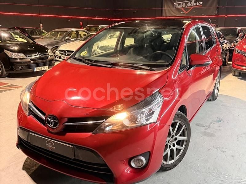 Usado Toyota Verso Advance 112 CV (82 kW) 2014 Granate Monovolumen