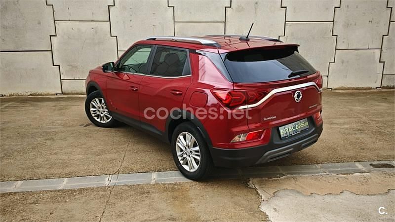 Usado Ssangyong (KGM) Korando 149 CV (109 kW) 2021 Granate SUV