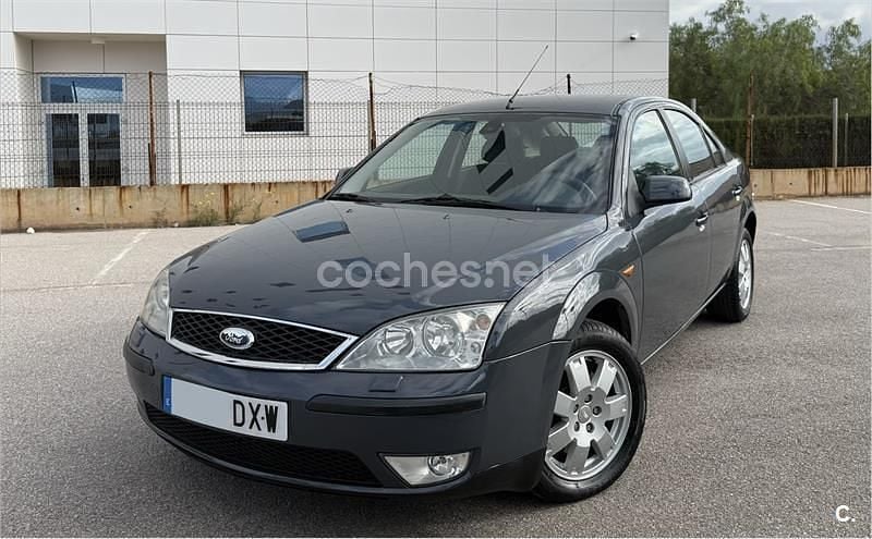 Gris / plata Usado 2006 Ford Mondeo Ambiente Berlina | 3600 € (Precio justo) - Imagen 1/4
