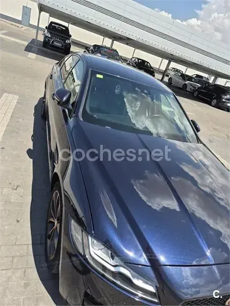 Usado Jaguar XF R-Sport 180 CV (132 kW) 2018 Azul Berlina