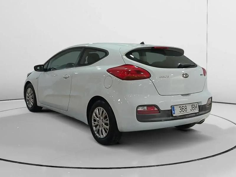 Używany Kia Ceed 110 KM (80 kW) 2014 Biały Hatchback