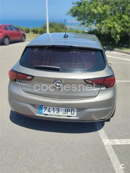 Usado Opel Astra Dynamic 110 CV (80 kW) 2016 Gris / plata Berlina