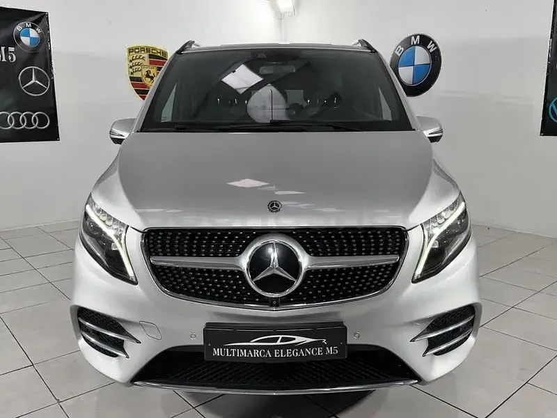 Usado Mercedes V300 Exclusive 239 CV (175 kW) 2019 Gris / plata Monovolumen