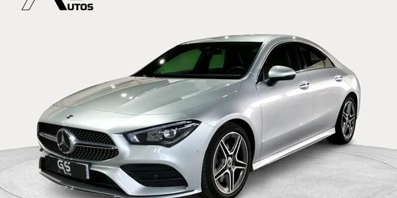 Usado Mercedes CLA200 163 CV (119 kW) 2023 Gris / plata Berlina