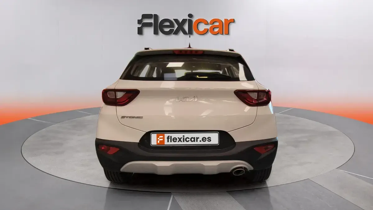 Usado Kia Stonic 84 CV (61 kW) 2022 Blanco SUV