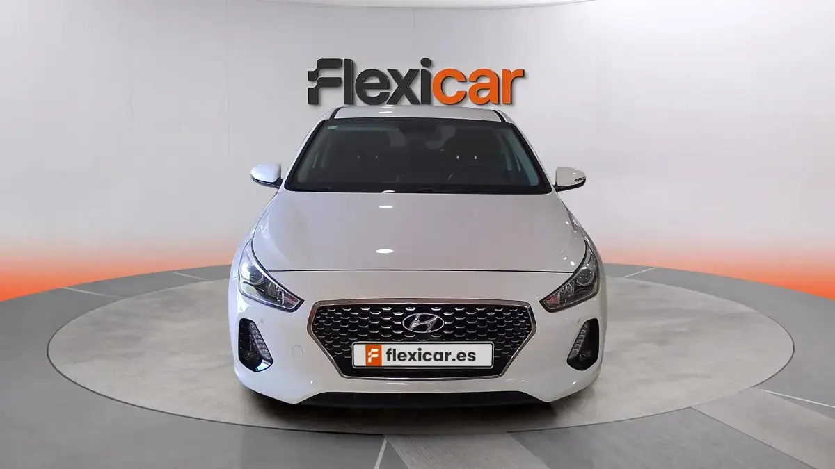 Usado Hyundai i30 120 HP (88 kW) 2018 Branco Sedan