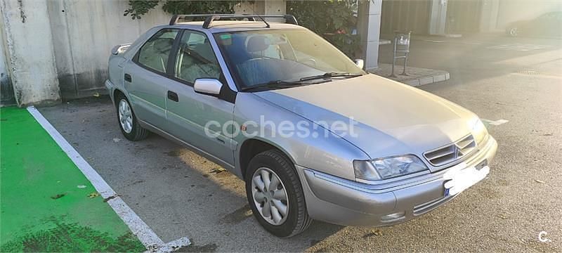Usado Citroën Xantia 90 CV (66 kW) 1998 Gris / plata Berlina