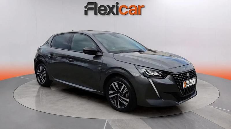 Usado Peugeot 208 Allure 101 CV (74 kW) 2023 Gris Utilitario