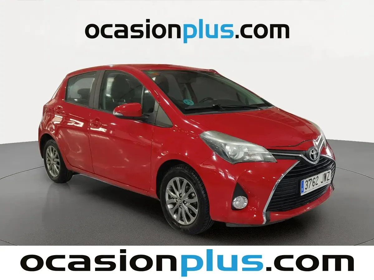 Usado Toyota Yaris Active 99 CV (72 kW) 2017 Rojo Utilitario