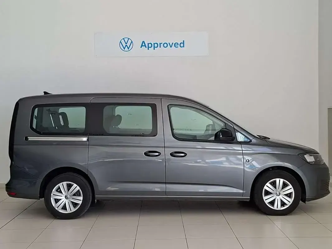Usado VW Caddy Maxi 116 CV (85 kW) 2025 Gris Monovolumen