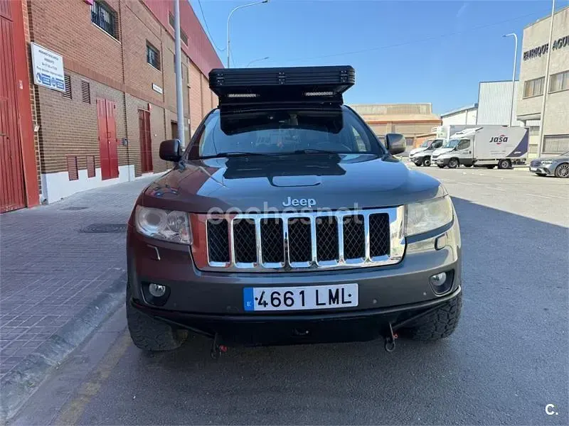 Usado Jeep Grand Cherokee Overland 241 CV (177 kW) 2012 Gris / plata SUV