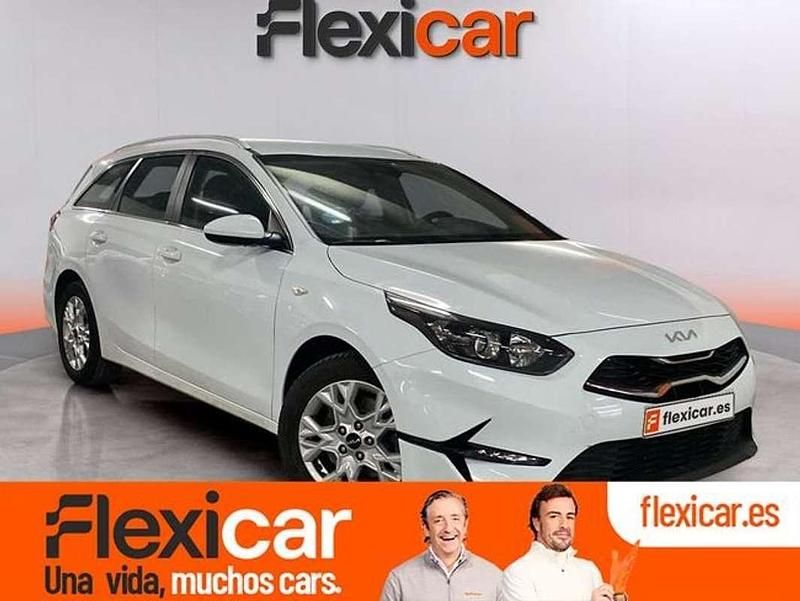 Usado Kia Ceed 120 CV (88 kW) 2022 Blanco Utilitario