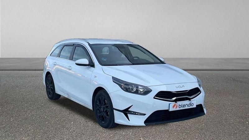 Usado Kia Ceed 120 CV (88 kW) 2022 Blanco Utilitario