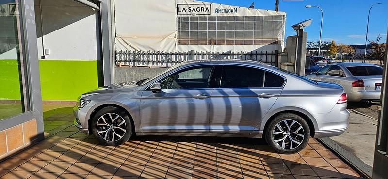 Usado VW Passat Executive 150 CV (110 kW) 2019 Gris Berlina