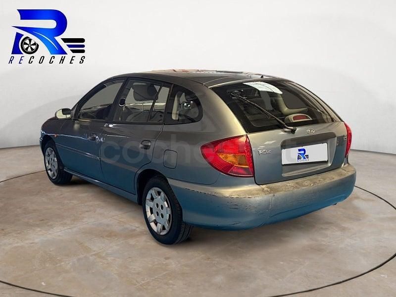 Usado Kia Rio 98 CV (72 kW) 2002 Azul Berlina