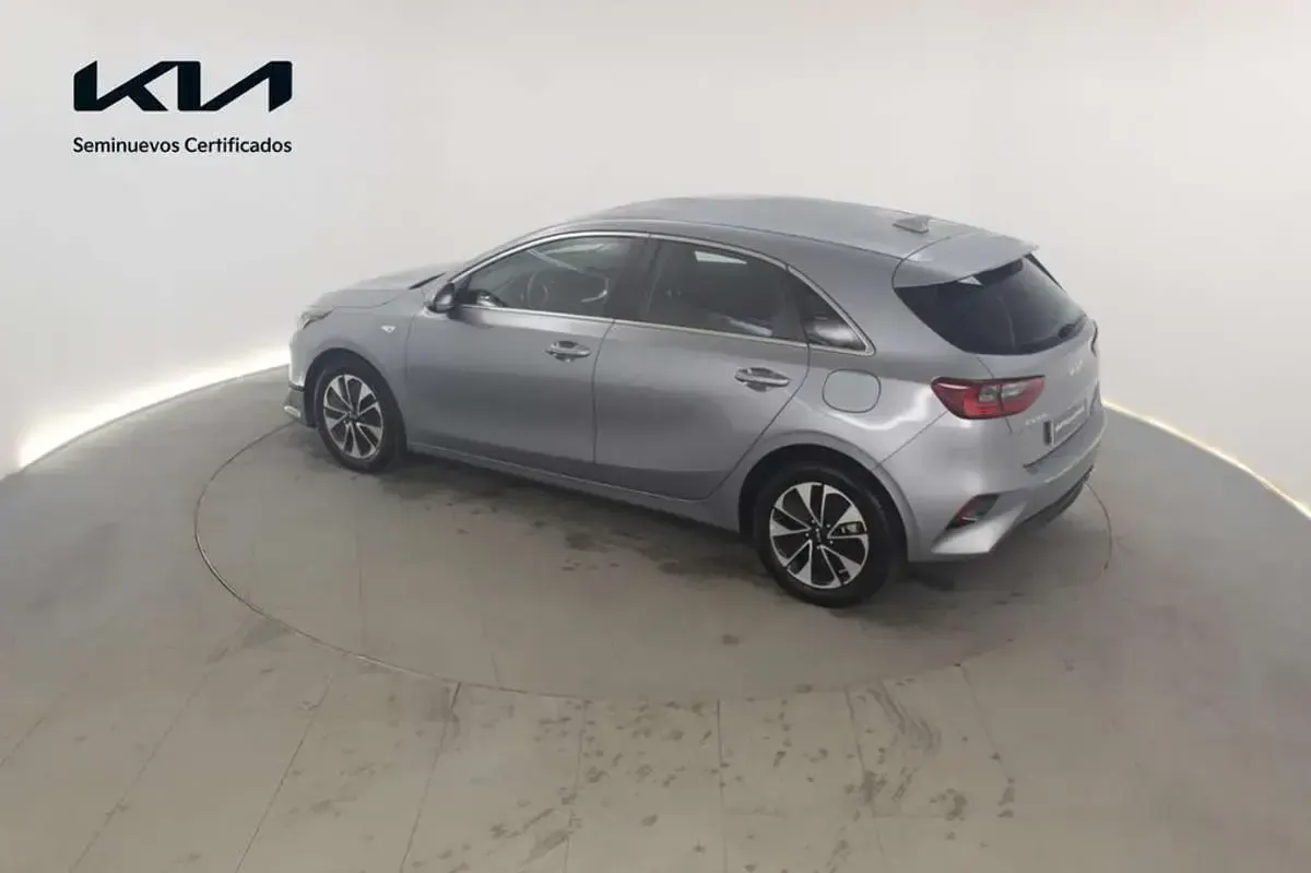 Usado Kia Ceed 101 CV (74 kW) 2025 Gris Utilitario