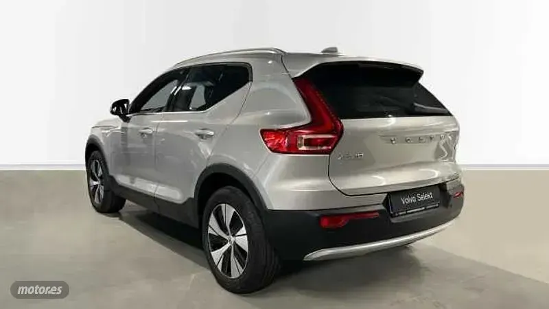 Usado Volvo XC40 Core 185 kW (252 CV) 2023 Plateado SUV