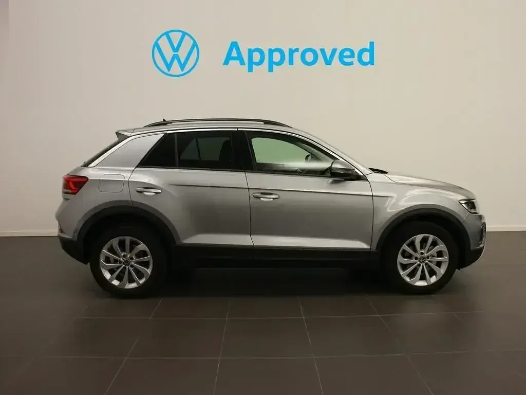 Usado VW T-Roc Life 150 CV (110 kW) 2024 Gris plata SUV