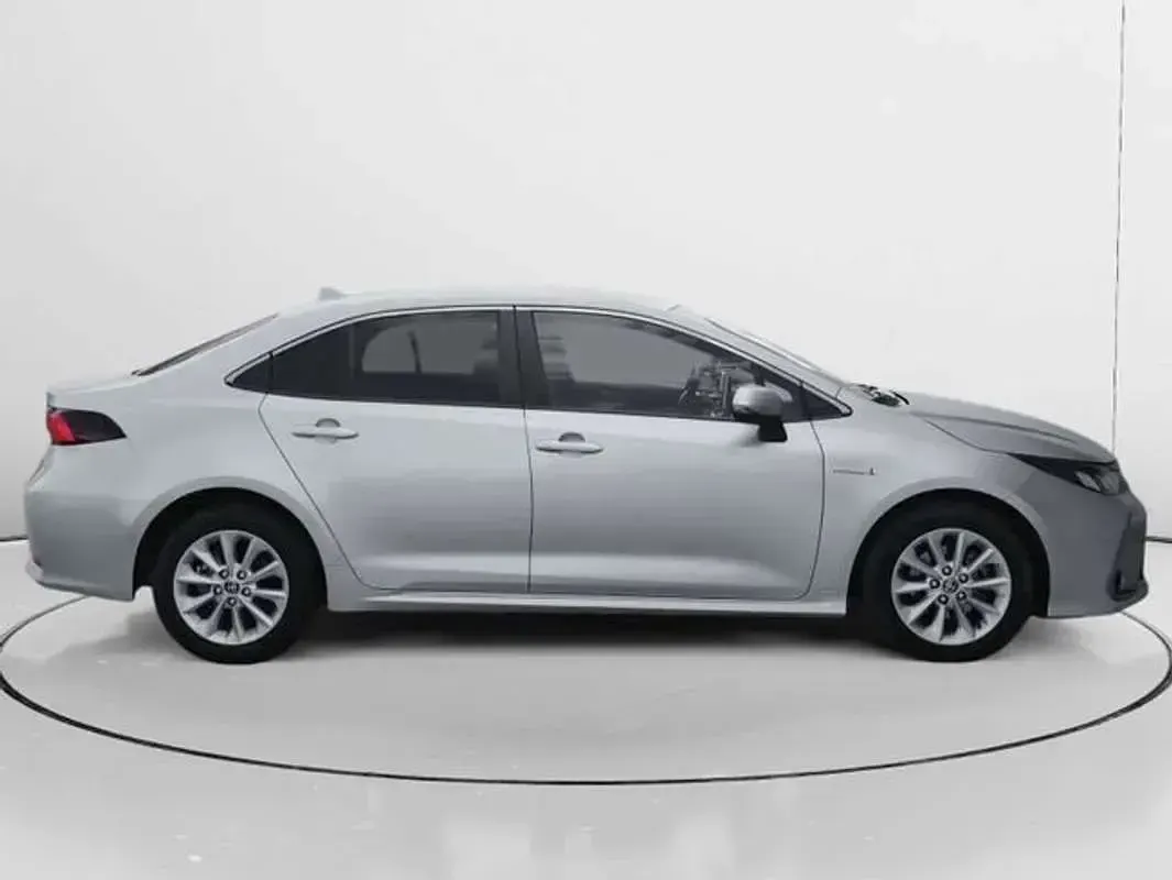 Usado Toyota Corolla Business Edition 122 CV (89 kW) 2021 Gris Berlina